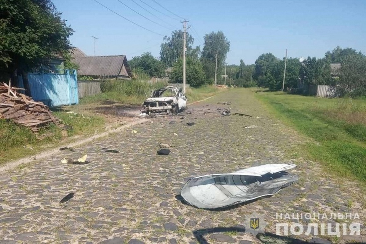 Окупанти атакували дроном авто поліцейських у Сумській області - є поранений (фото)