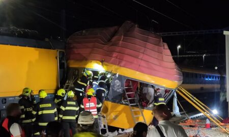 У Чехії поїзд, що прямував до України, зіштовхнувся з вантажним потягом: є загиблі і багато поранених