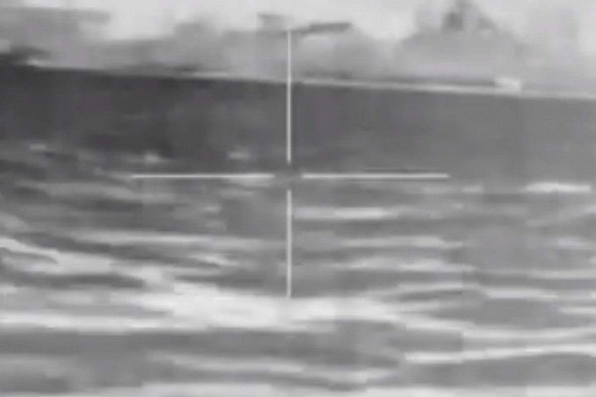 ОФІЦІЙНО: в Криму знищено ще одне судно ворога – «Сатурн» більше не попливе (відео)