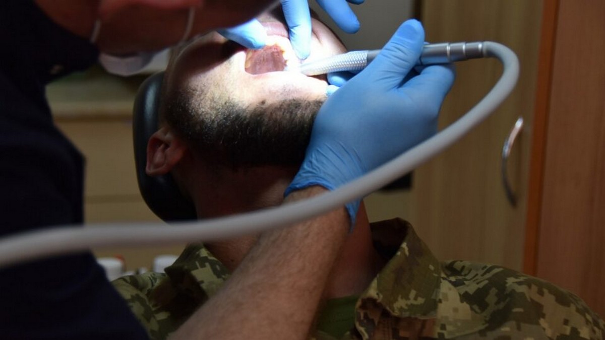 Безкоштовна стоматологія для Захисників: хто зможе отримати послуги на суму 24 952 грн