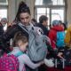 Виїзд за кордон жінки з дитиною - чи перевірятимуть військово-облікові документи чоловіка