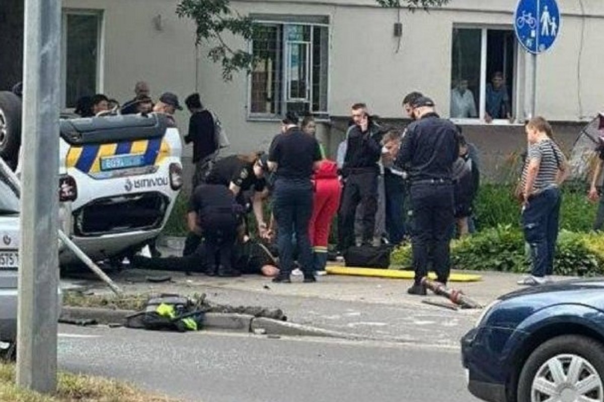 ДТП у Львові 5 червня – перекинулось поліцейське авто, семеро постраждалих