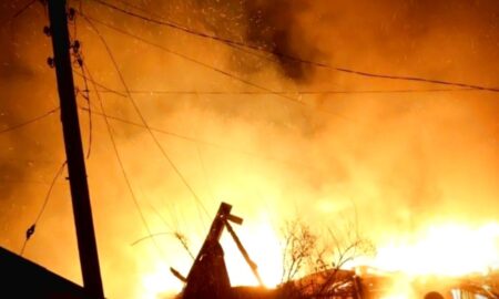 «Жутко»-пекельна ніч на Росії: атакували близько сотні БПЛА, виникли пожежі, ціле місто без світла (відео)