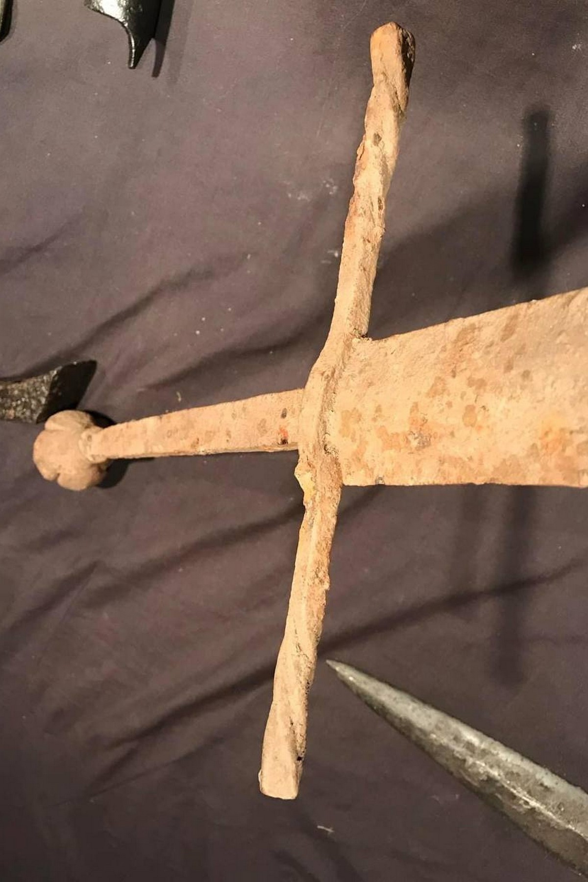 Як виглядає меч цвайхандер, знайдений на заході України – двометрова зброя 13-16 століть