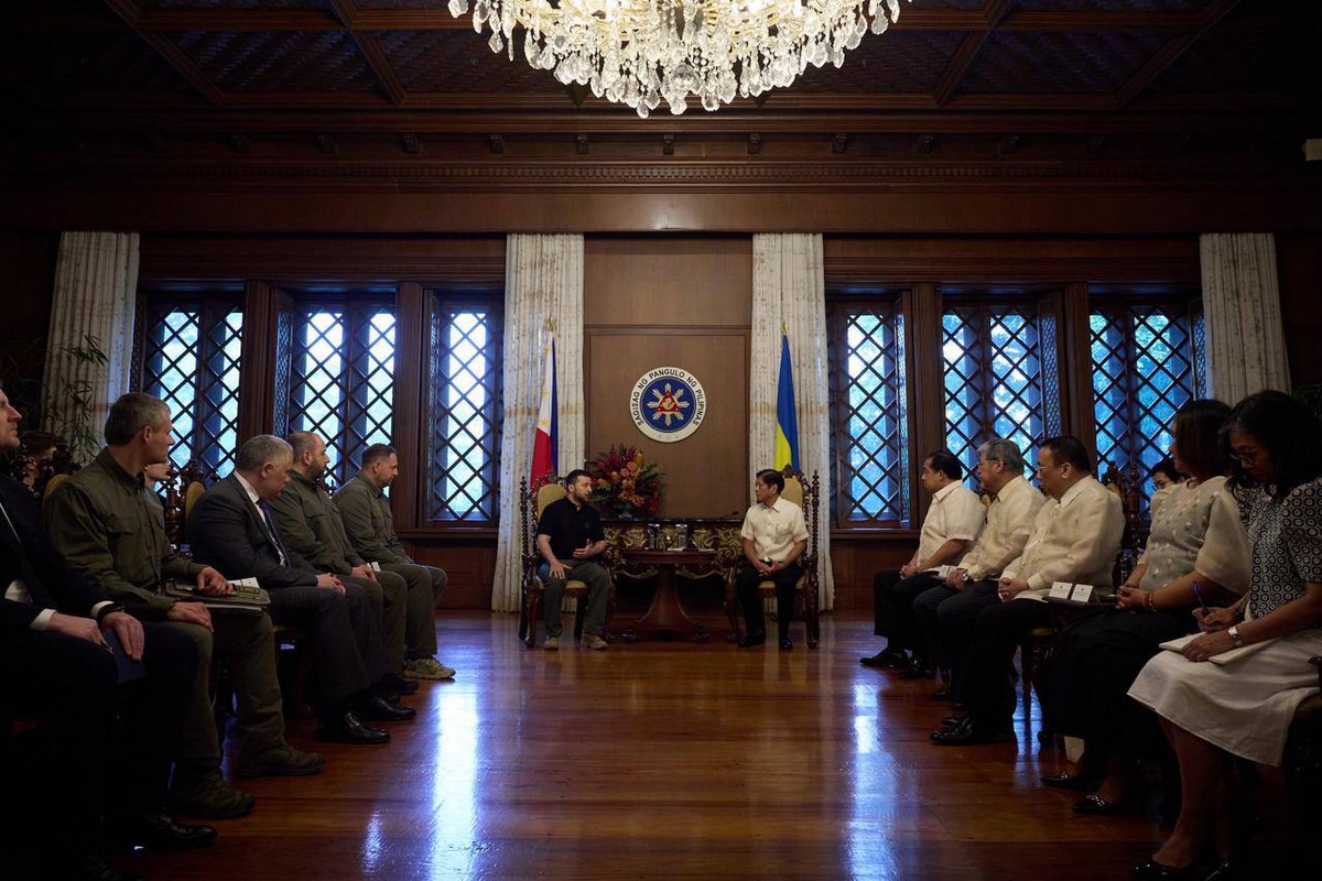 Зеленський прибув до Філіппін і вперше в історії зустрівся з президентом цієї країни