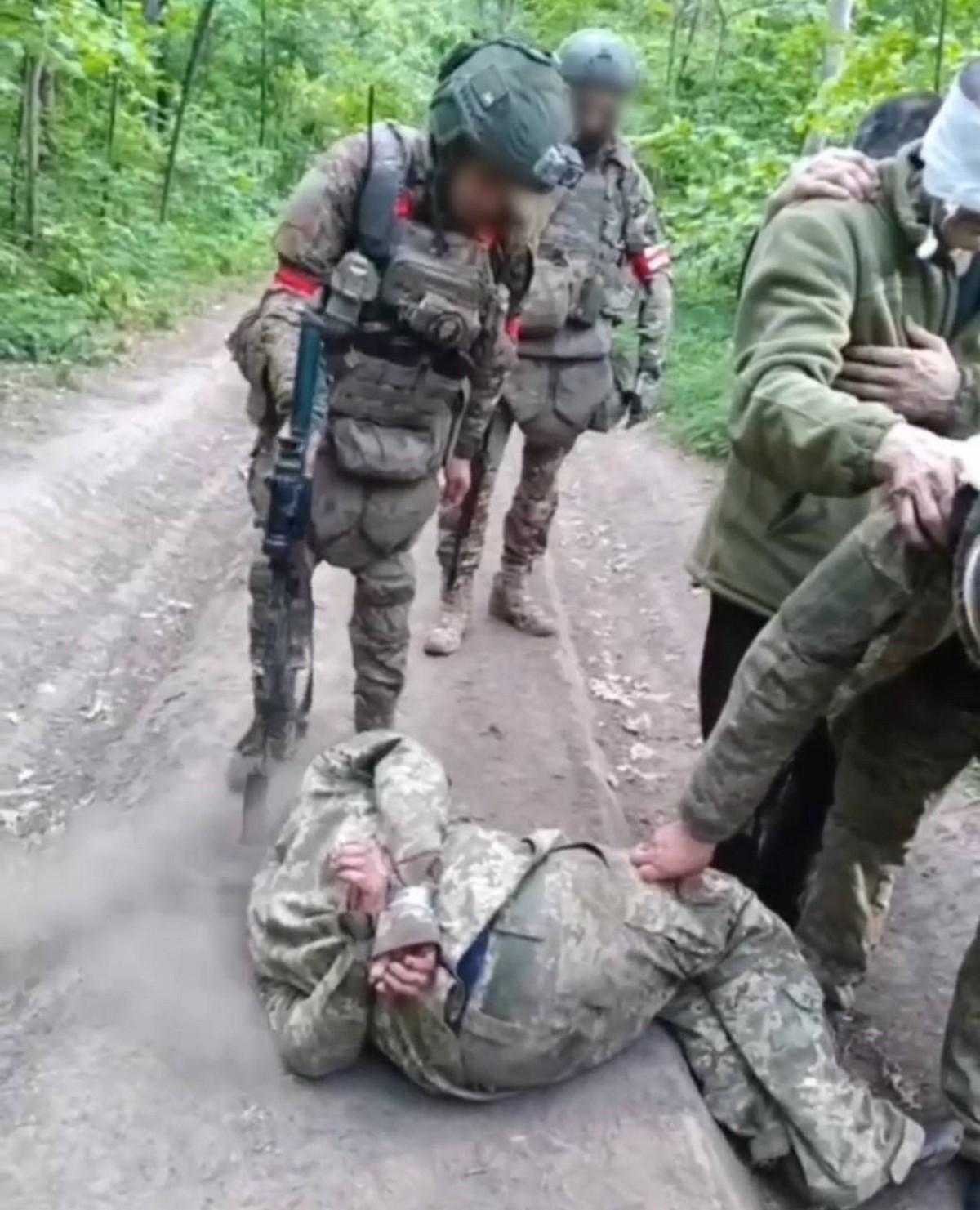 Знущання над українськими полоненими: прокуратура відреагувала на відео з Харківському напрямку