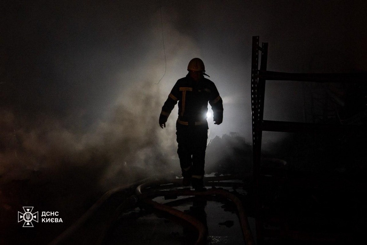 Масштабна пожежа у Києві