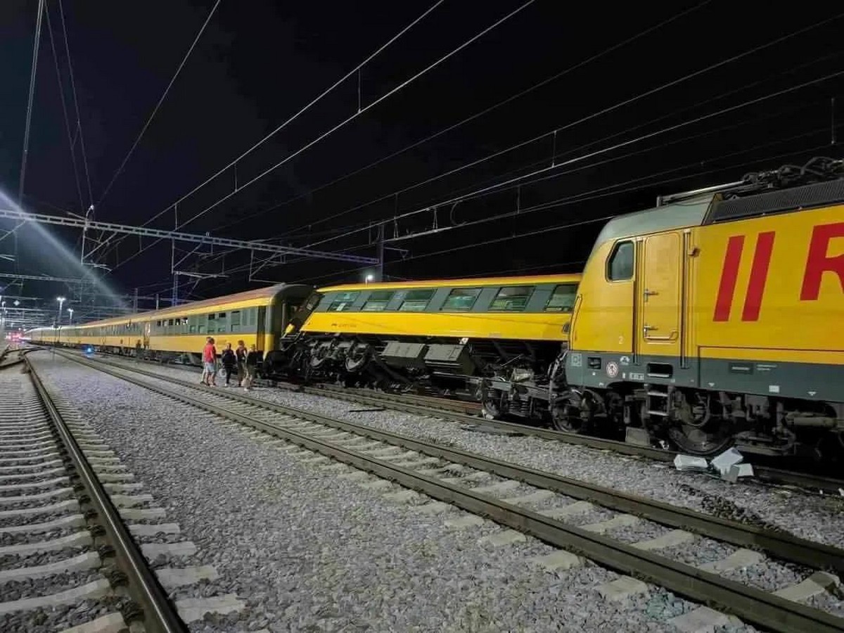 У Чехії поїзд, що прямував до України, зіштовхнувся з вантажним потягом