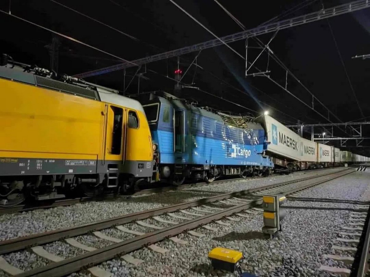 У Чехії поїзд, що прямував до України, зіштовхнувся з вантажним потягом