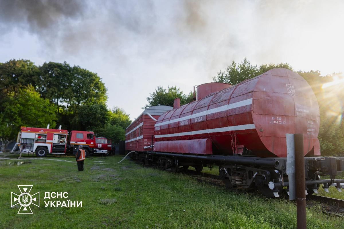 Масштабна пожежа на Хмельниччині 6 червня – для ліквідації залучали пожежний потяг