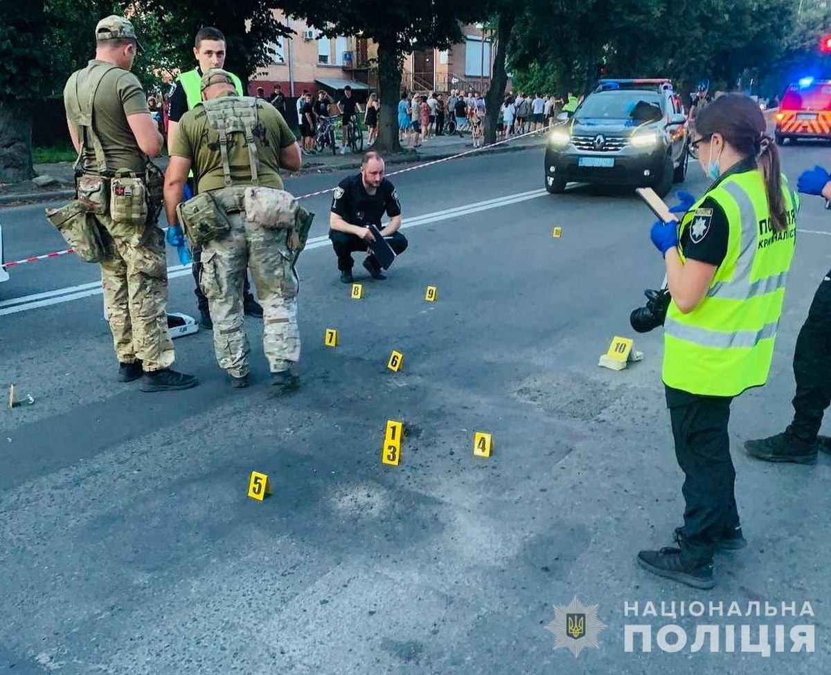 Кинув прямо з вікна автівки: у Луцьку посеред міста підірвали гранату – є поранені