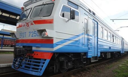 Окупанти атакували залізницю у Харківській області - поранені залізничники, курсування поїздів змінилося