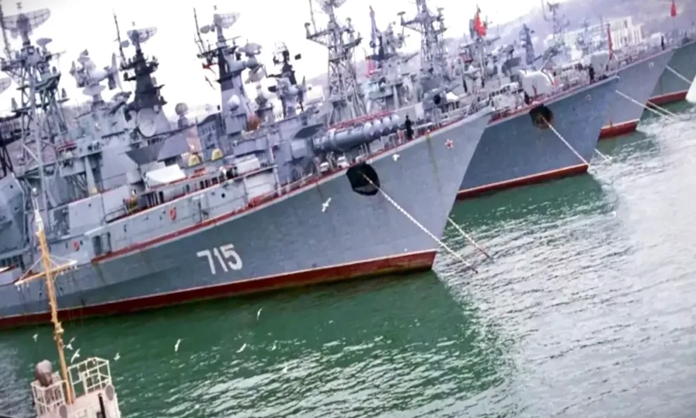 Запам’ятайте цей день: з окупованого Криму вийшло останнє сторожове судно РФ