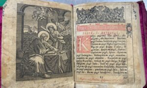 З України жінка хотіла вивезти два церковні стародруки XVII XVIII століт