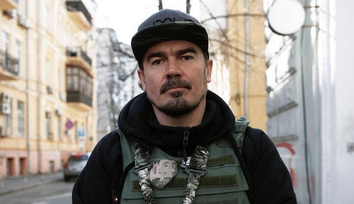 «Приїхав квіточки полити додому»: фронтмен ТНМК опинився в епіцентрі вибуху у столиці