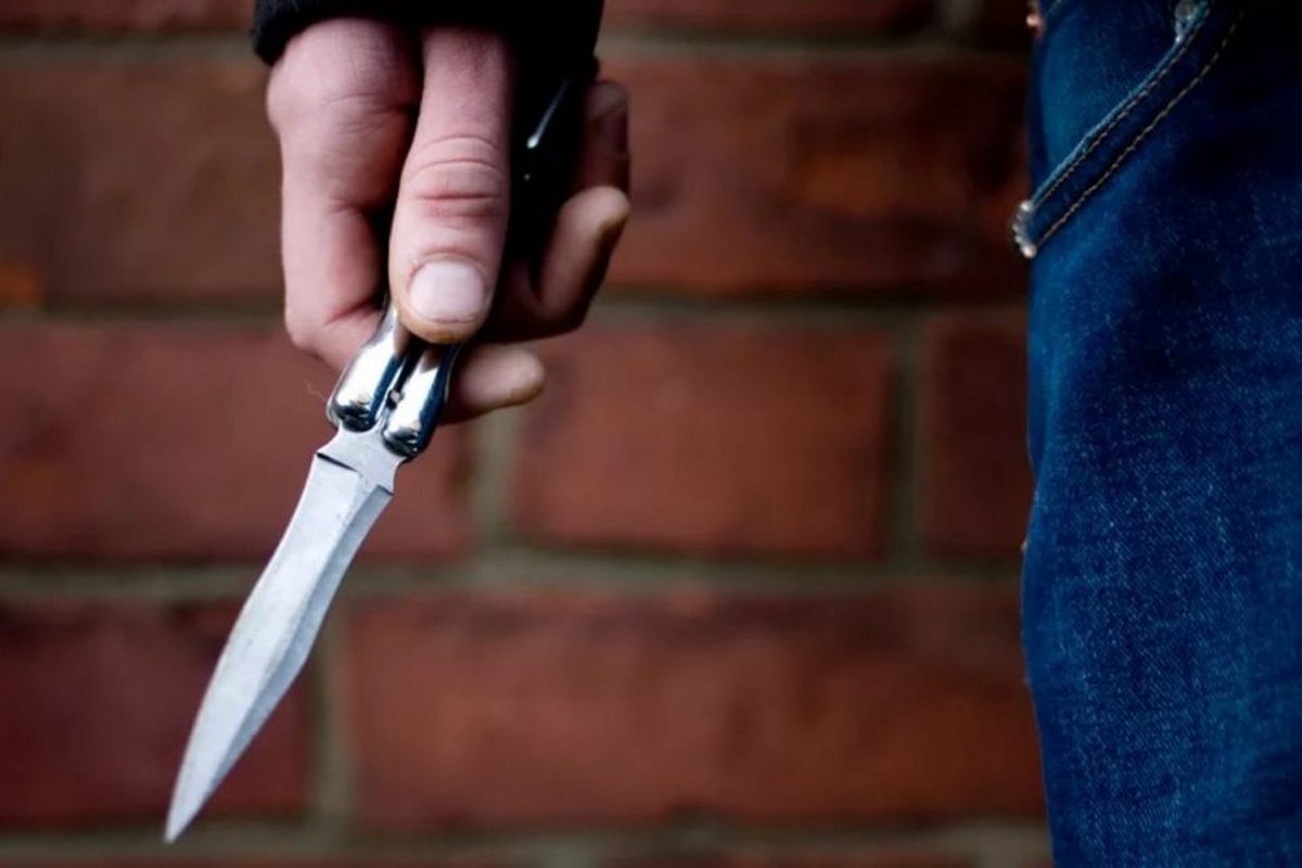 У Польщі чоловік напав з ножем на 15-річних хлопців з України – що відомо