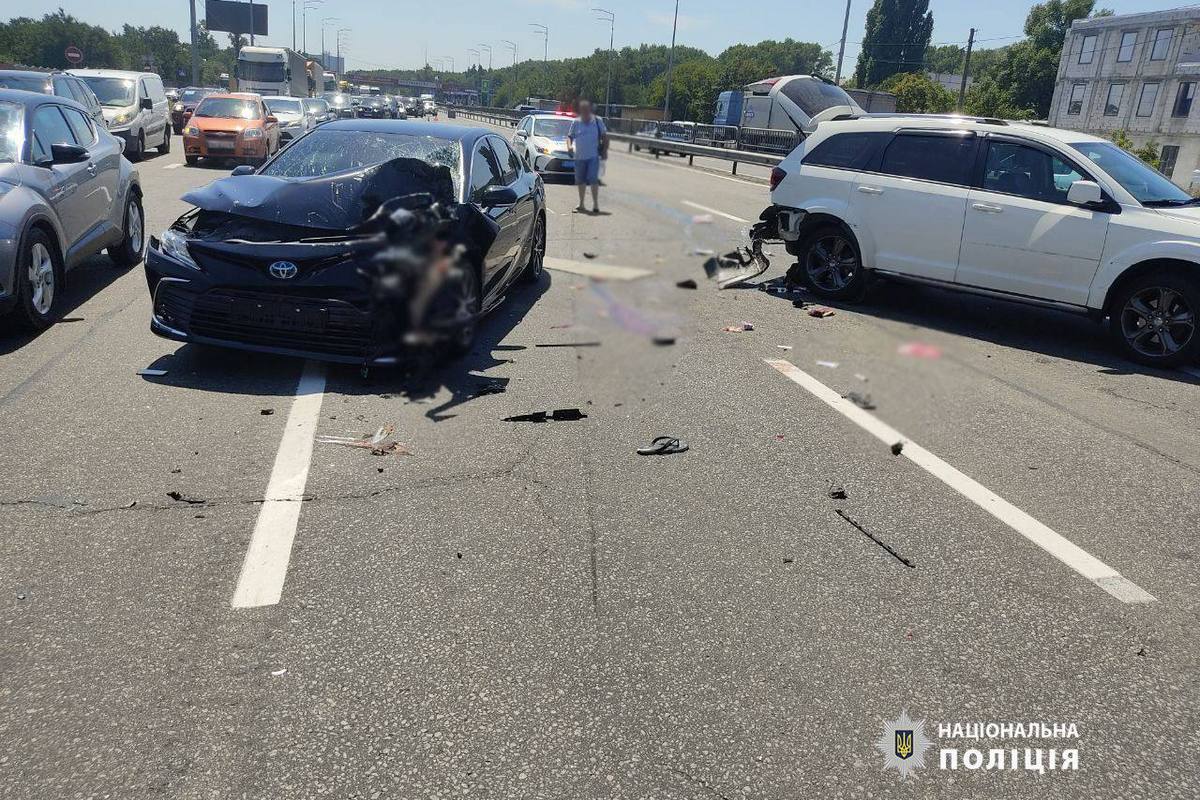 ДТП у Києві 14 липня – зіткнулися 3 автівки, є постраждалі (фото)