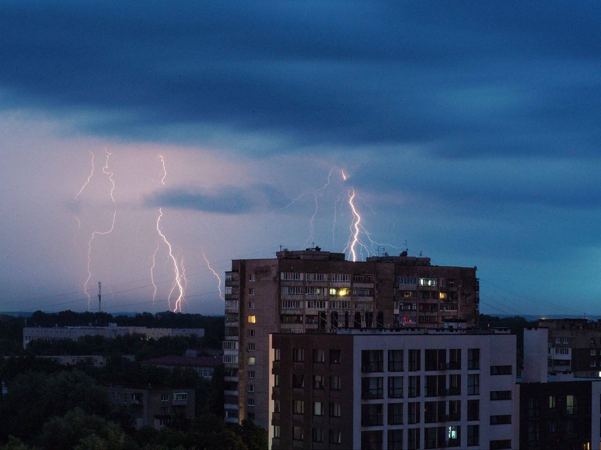 Львів під атакою блискавок