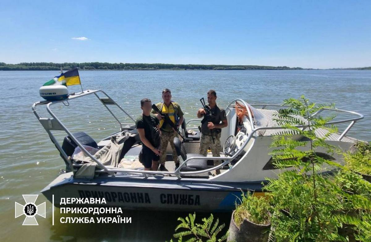 Держприкордонслужба затримала кмітливого плавця, який намагався дістатися Румунії (фото)