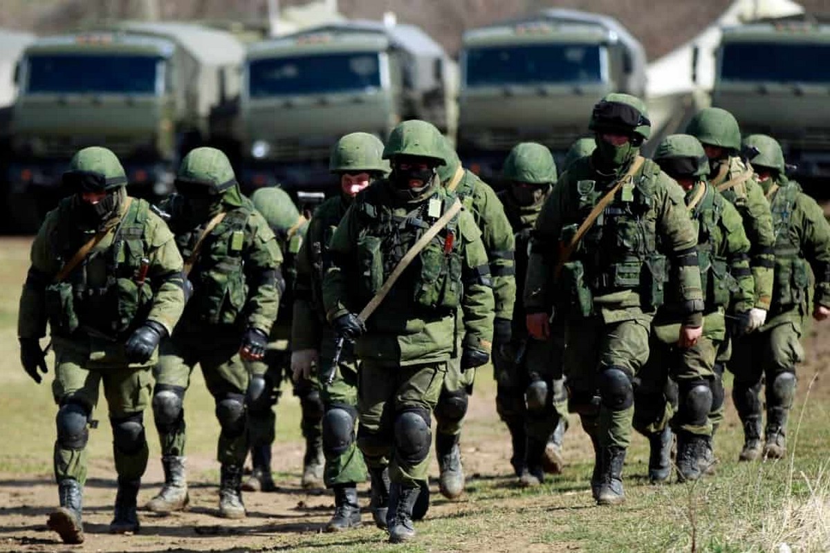 Росія відводить частину військ із Запоріжжя: стало відомо, куди перекидає