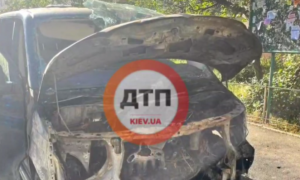 у Києві спалили автівку військового