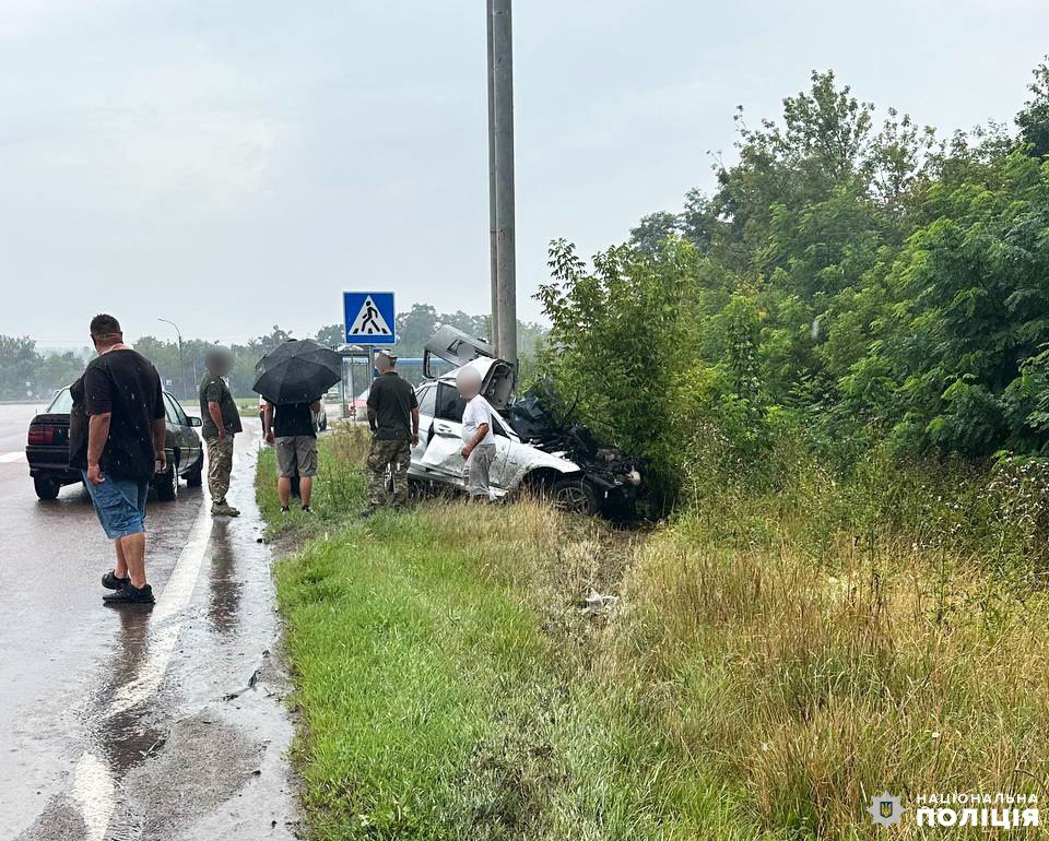 ДТП на Рівненщині – водій легкового авто загинув, його вагітна дружина у реанімації