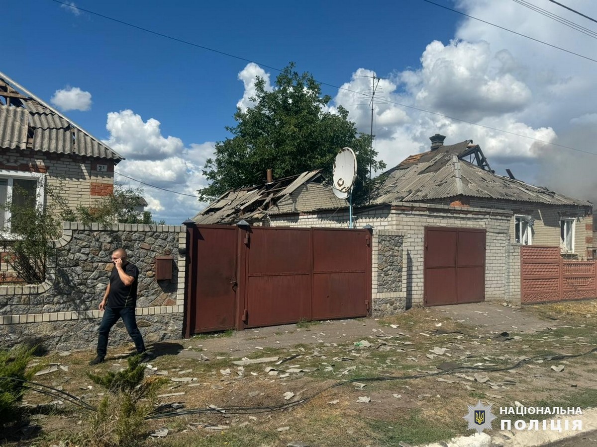 Окупанти скинули дві бомби на Золочів: фото