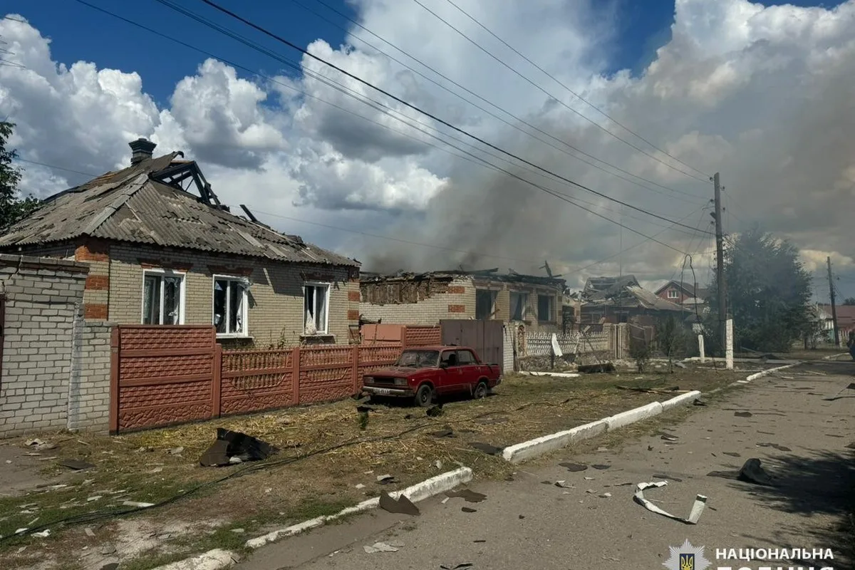 Окупанти скинули дві бомби на Золочів: серед постраждалих дитина (фото)