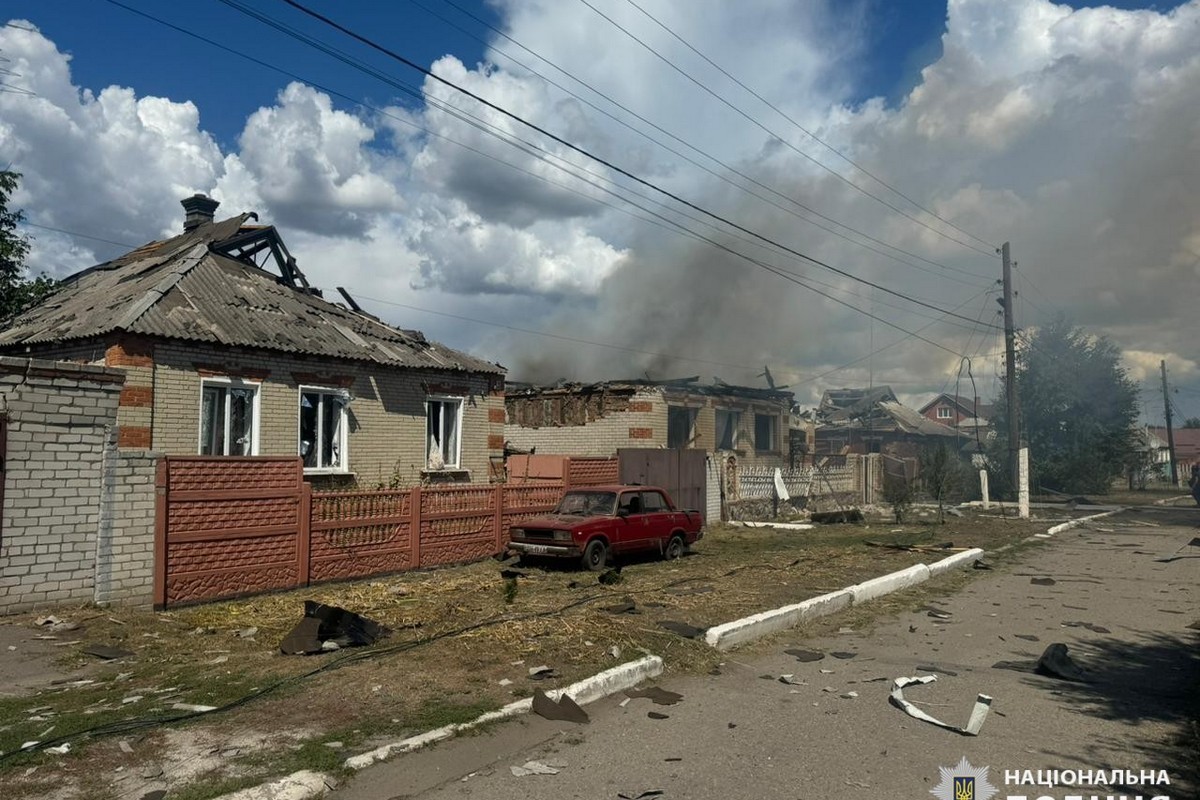 Окупанти скинули дві бомби на Золочів: фото