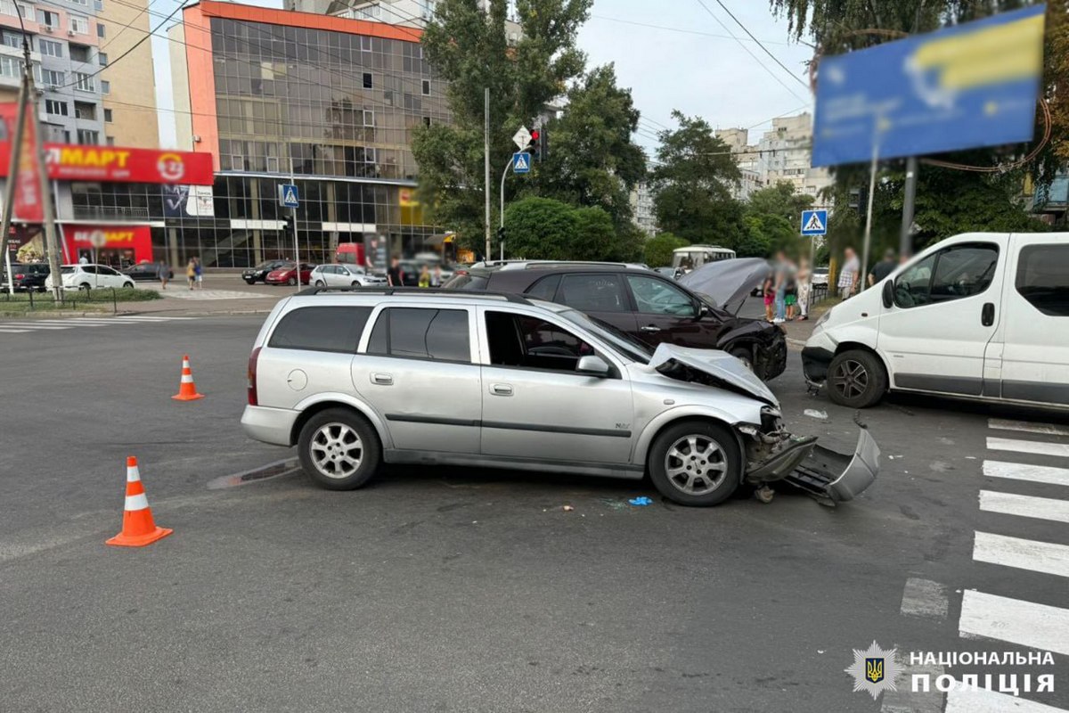 ДТП у Черкасах за участю трьох авто – є травмовані (фото)