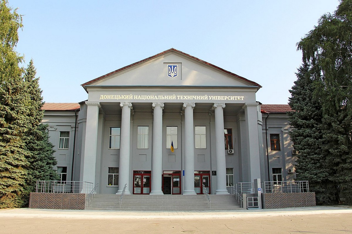 Ворог впритул підійшов до Покровська: з міста, де ще «вчора» саджали клумби, закликають евакуюватися (відео)