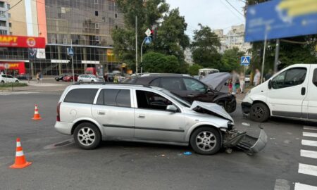 ДТП у Черкасах за участю трьох авто – є травмовані (фото)