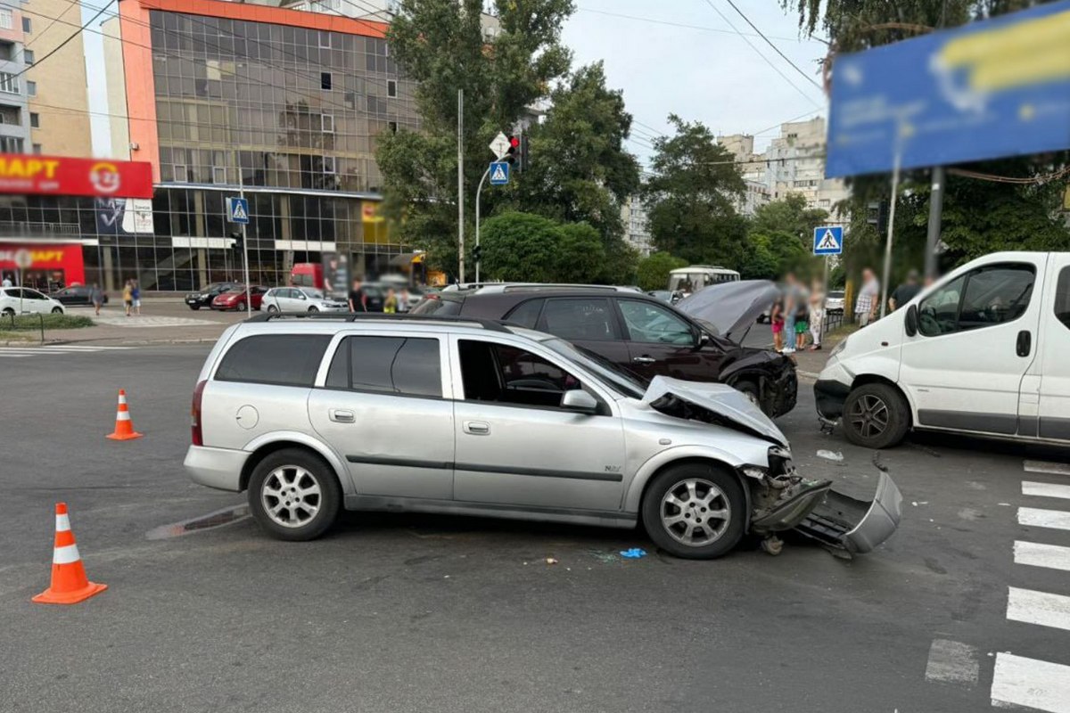 ДТП у Черкасах за участю трьох авто – є травмовані (фото)