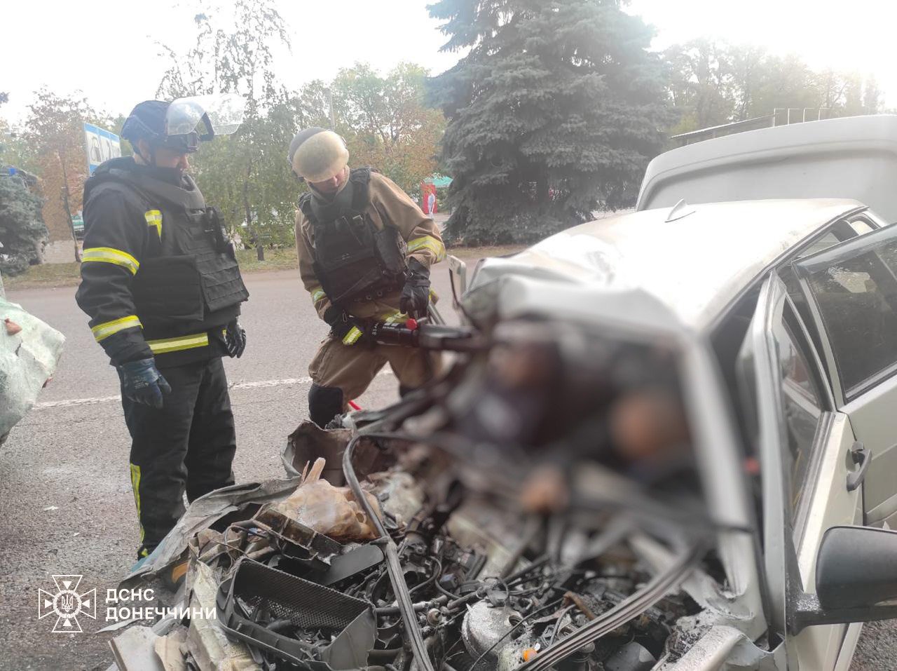 Смертельна ДТП під Покровськом: з понівеченого авто дістали тіла трьох людей (фото, відео)