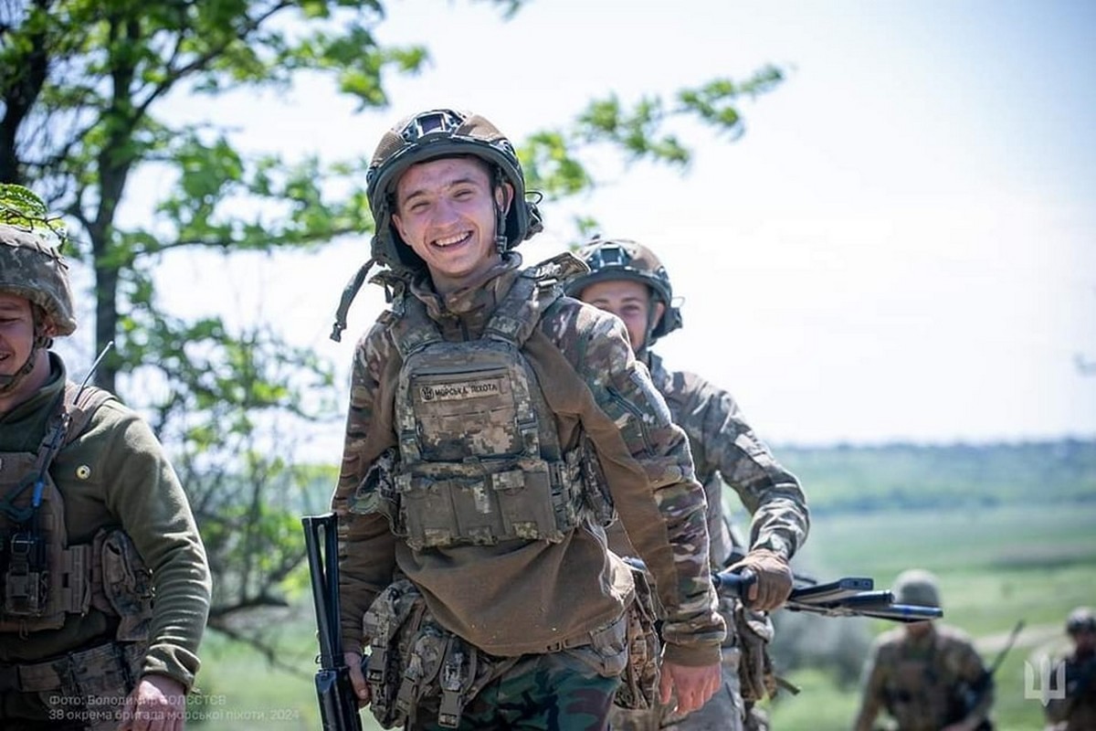 19 вересня на фронті: ситуація складна, ворог безупинно атакує, рівняє з землею Курщину