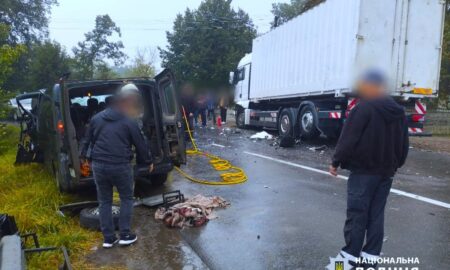 На заокругленій ділянці перетнув суцільну лінію: смертельна ДТП на Івано-Франківщині забрала 2 життя