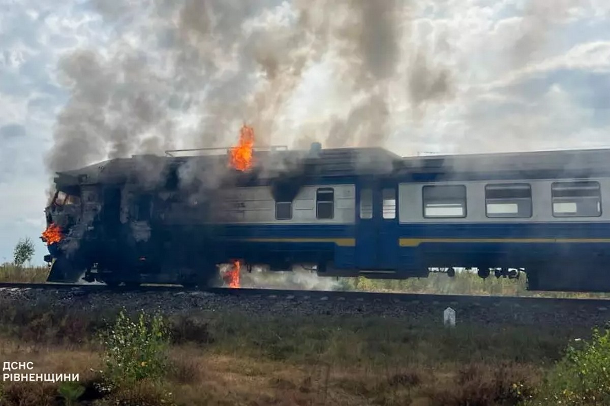 На Рівненщині горів пасажирський потяг