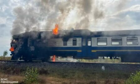 На Рівненщині горів пасажирський потяг (фото)