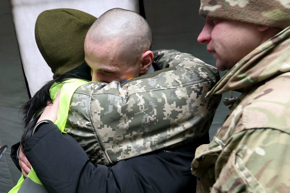 Чому політичних в’язнів визволити складніше, ніж військовополонених – пояснення Зеленського