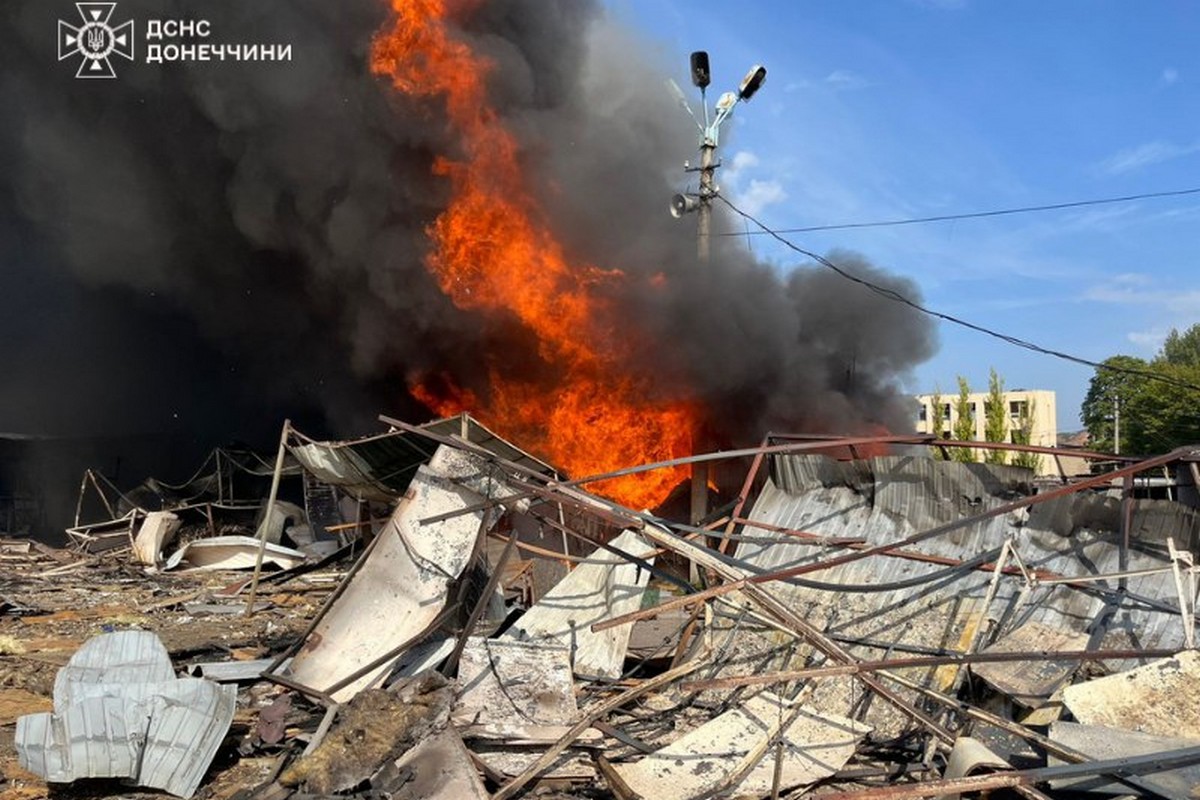 У Нікополі і Мирнограді рятувальники потрапили під повторні обстріли росіян (фото)