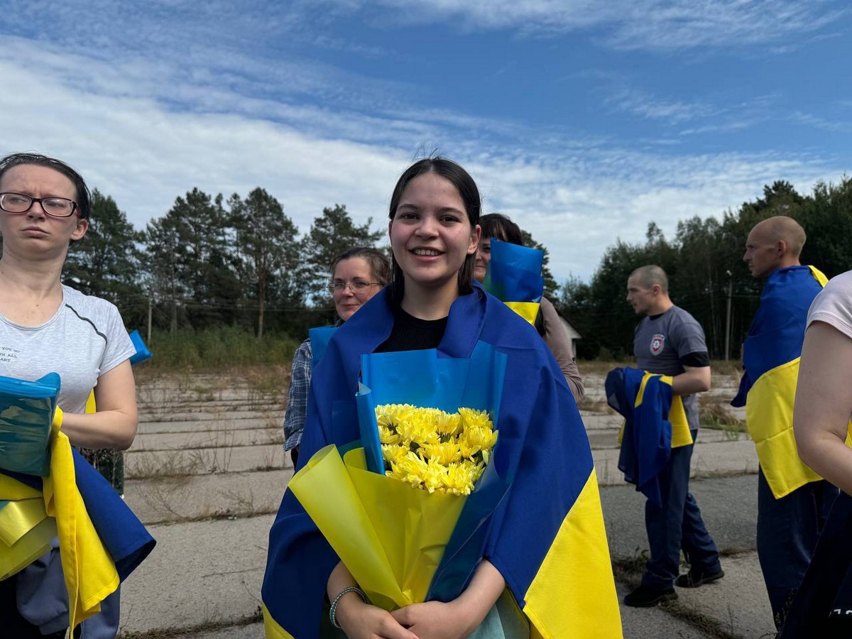 Україна повернула з полону ще 49 своїх громадян: фото