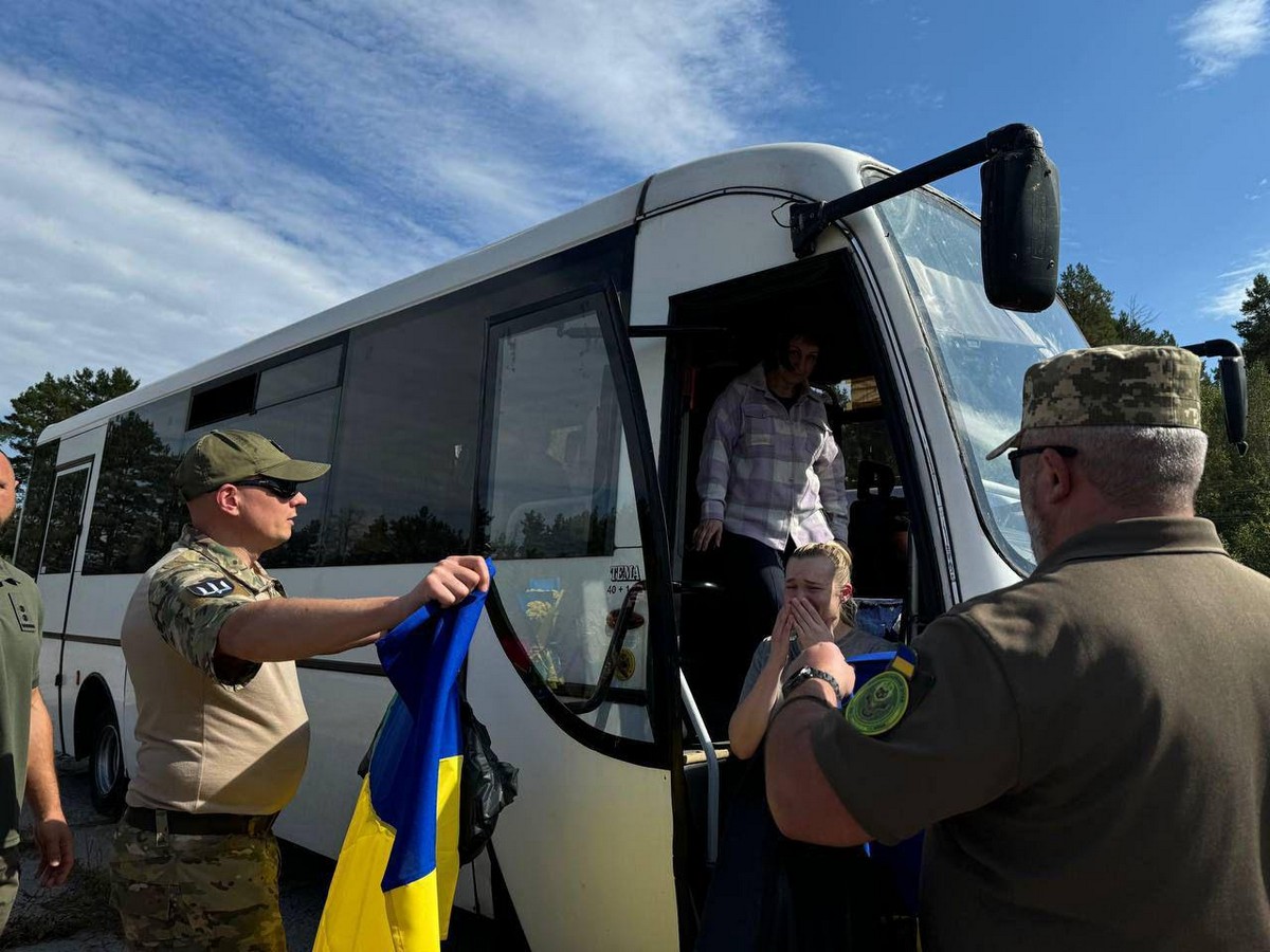 Україна повернула з полону ще 49 своїх громадян: фото