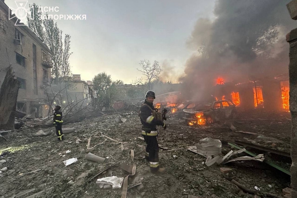 Наймасованійший удар по місту Запоріжжя: ворог поцілив по житловій забудові (фото)