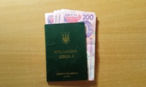 Виплати родинам загиблих і пораненим військовим: розмір допомоги і як отримати