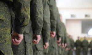 7 тисяч жителів окупованих територій підписали контракт з армією РФ від початку року: що змушує їх це робити