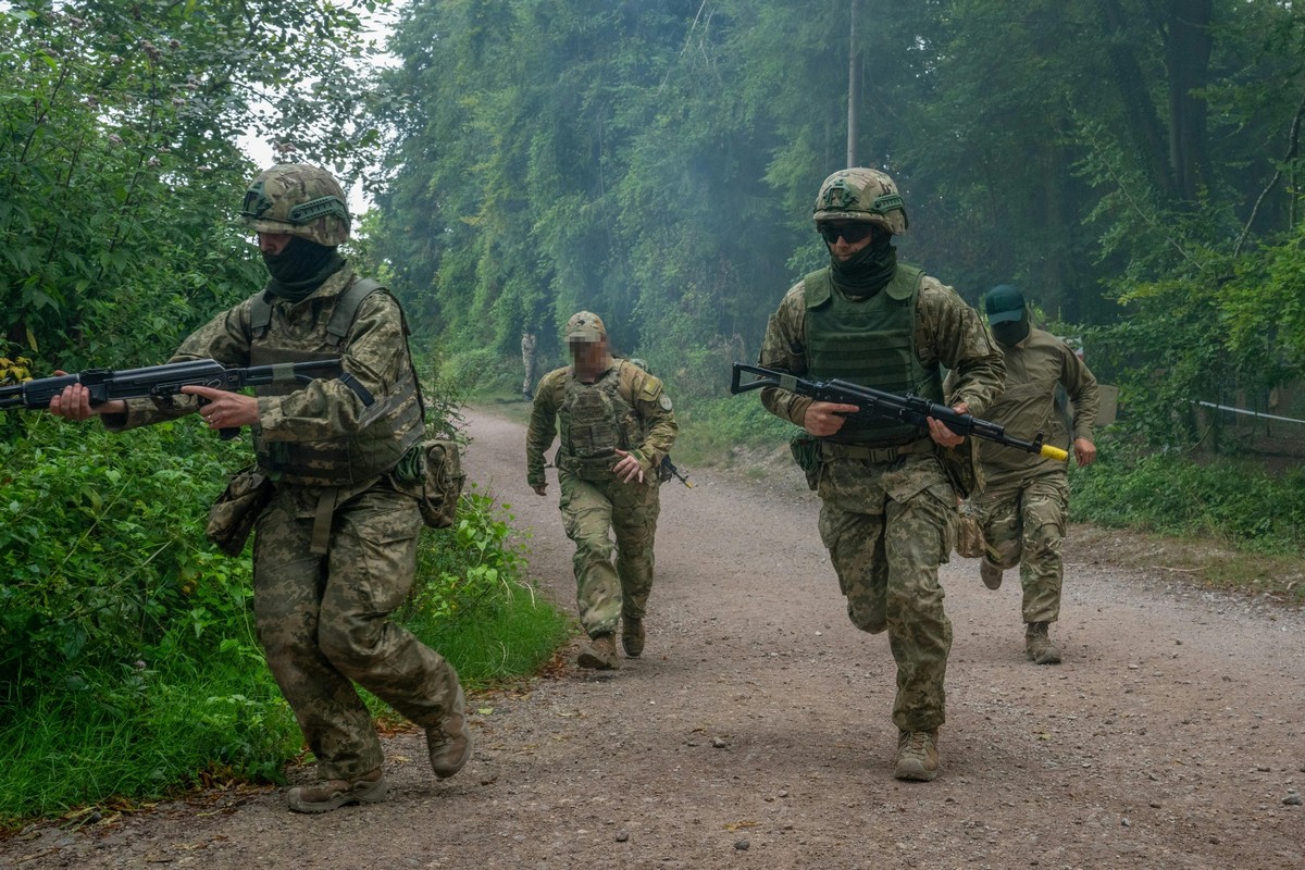 2 жовтня на фронті: ситуація складна, ворог наступає на Харківщині і Донбасі