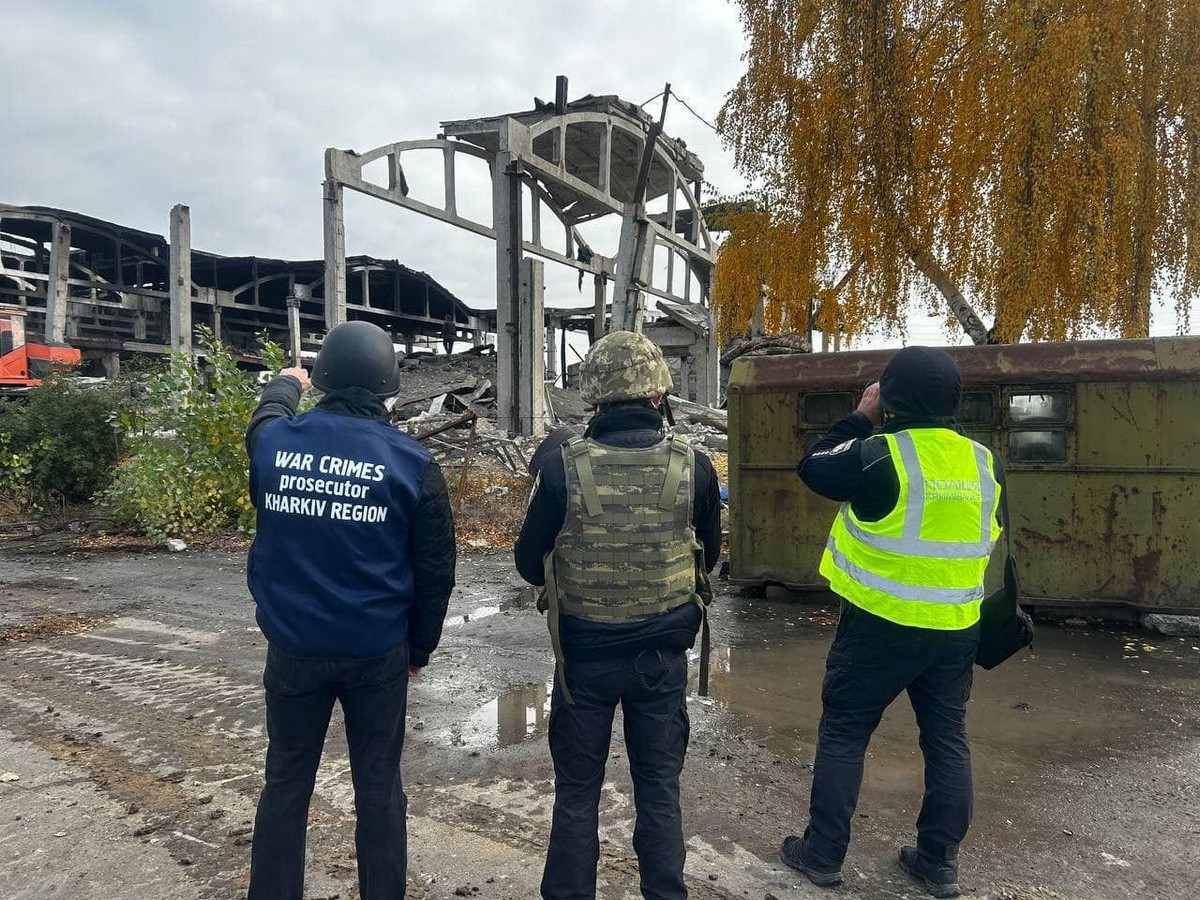 окупанти прицільно вдарили по ангару біля Чугуєва