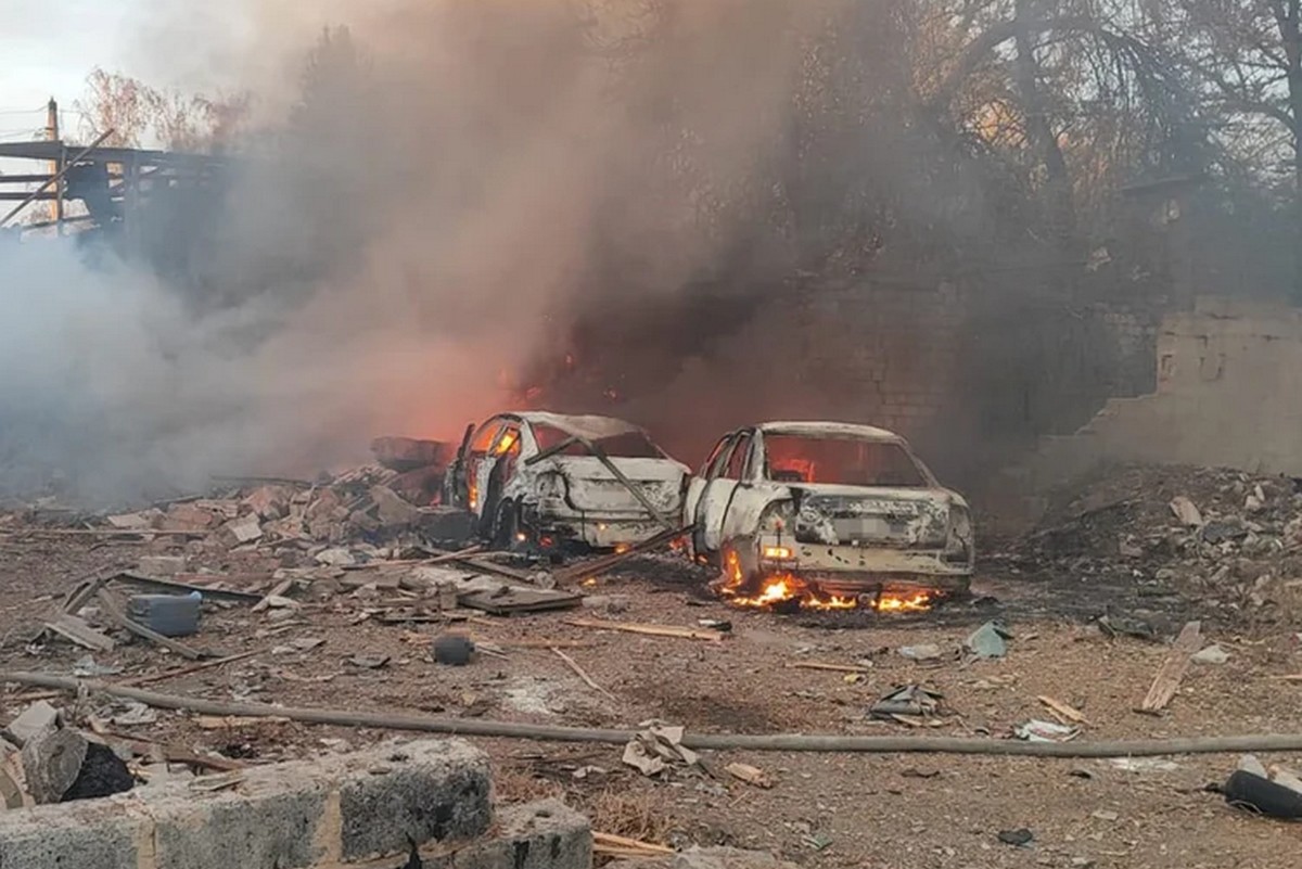 П’ятеро людей загинули на Донеччині: ворог вдарив по приміщенню пошти (фото)