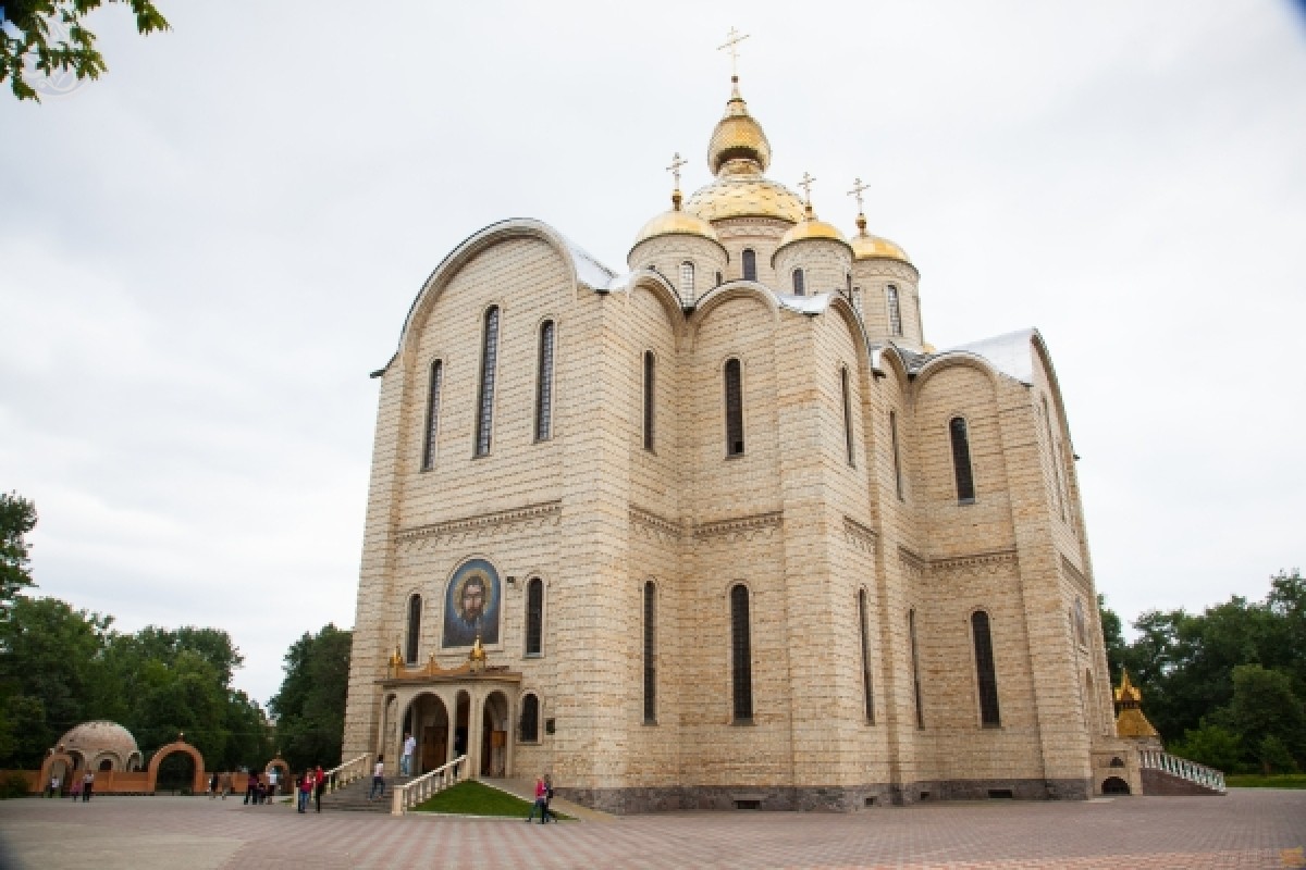 Найбільший православний храм України перейшов до ПЦУ – за нього розпочалися бої (відео)