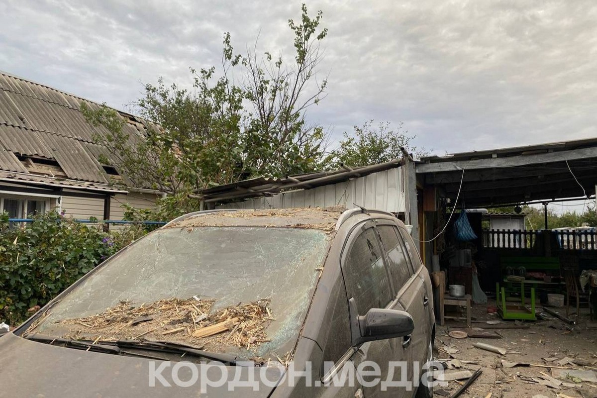 Затяжна повітряна атака 7 жовтня: влучання біля аеродрому, пожежі і поранені – все, що відомо